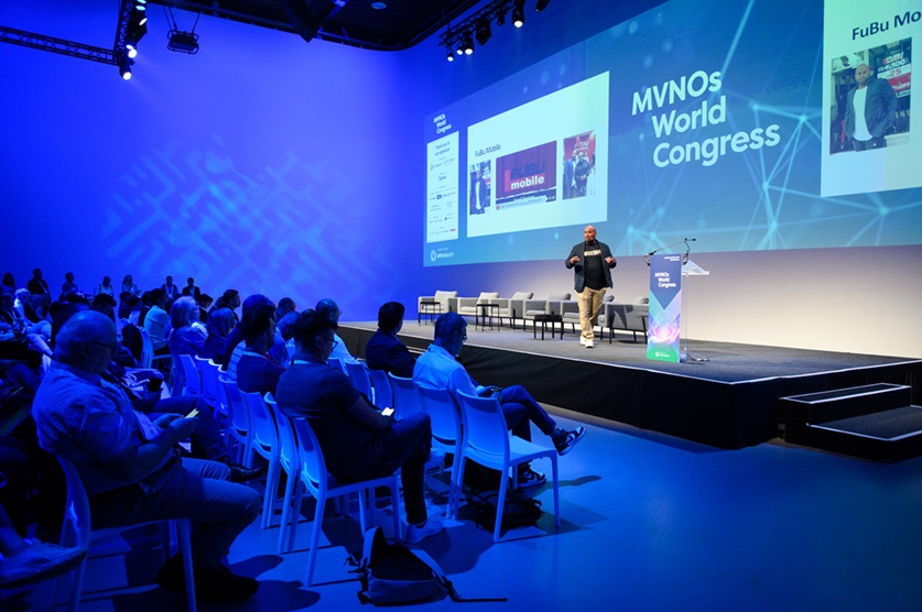 speaker presenting at mvnos world